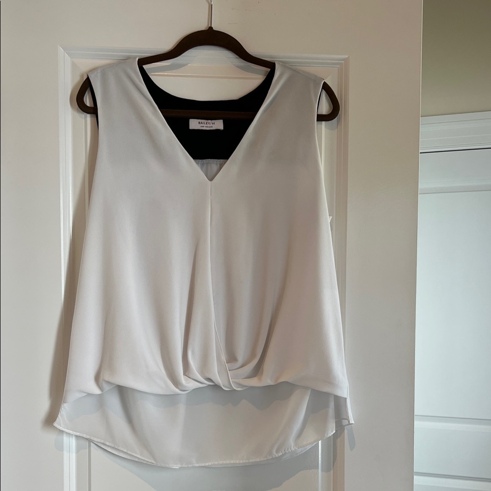 Bailey/44 White/Black V-Neck Sleeveless Blouse